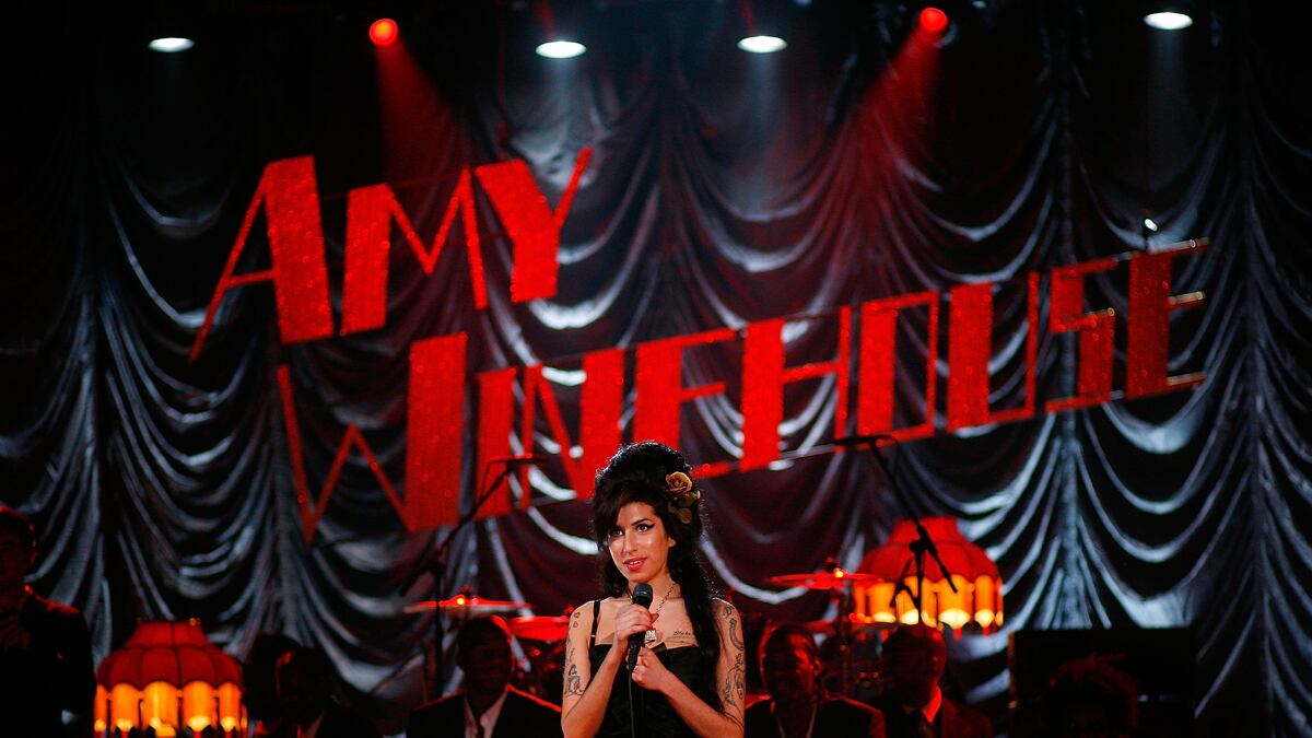 galleries/2011/07/23/amy-winehouse-obituary/amy-winehouse-obituary-concert2_wya1qz