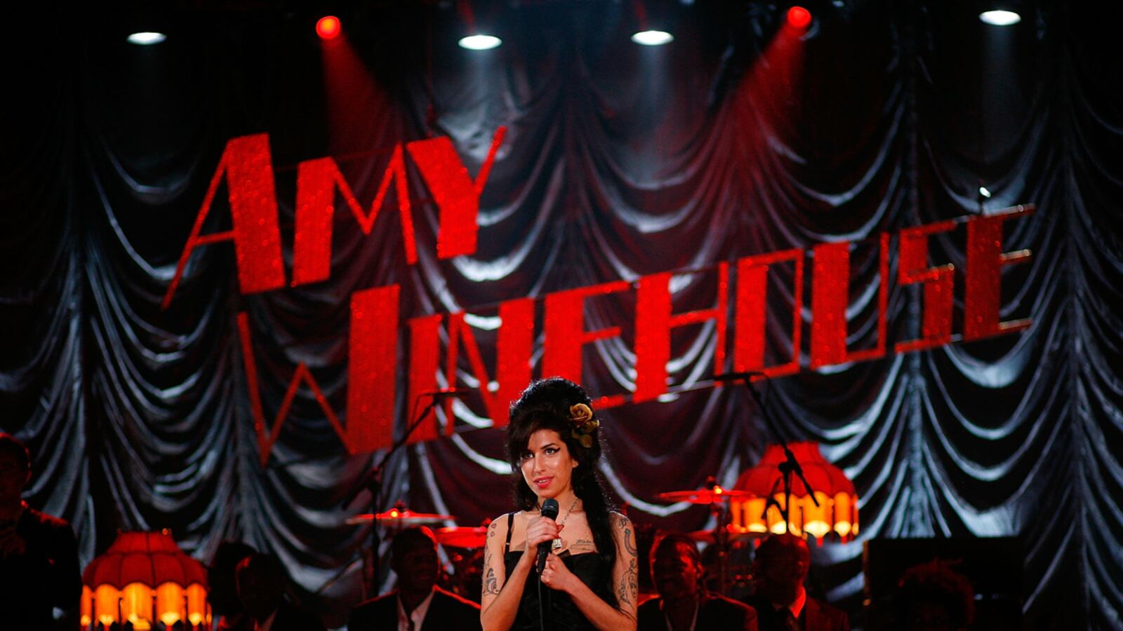 galleries/2011/07/23/amy-winehouse-obituary/amy-winehouse-obituary-concert2_wya1qz