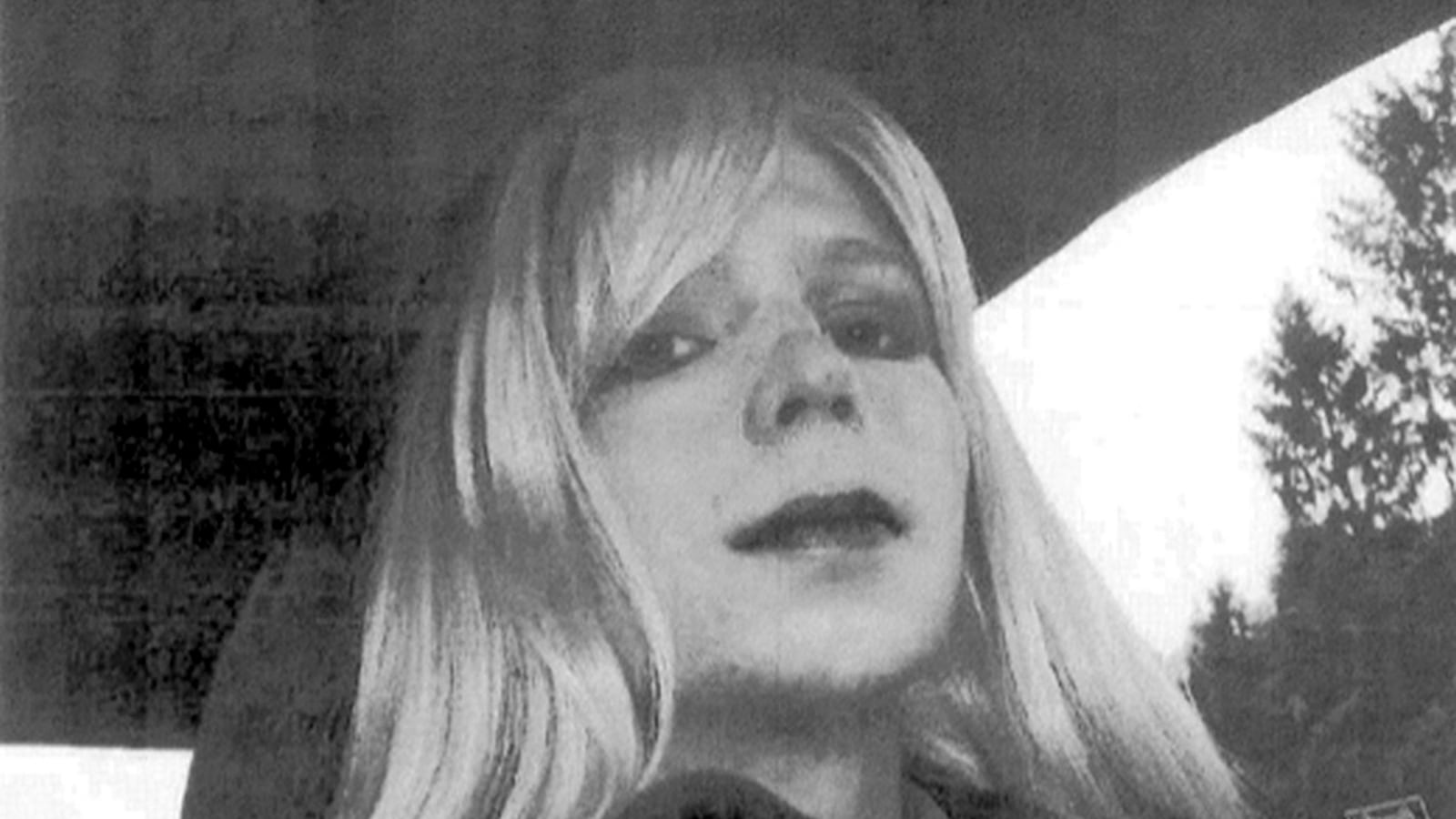 cheats/2013/08/15/photos-of-bradley-manning-in-wig-makeup-released/130815-manning-transgender-cheat_mzauve