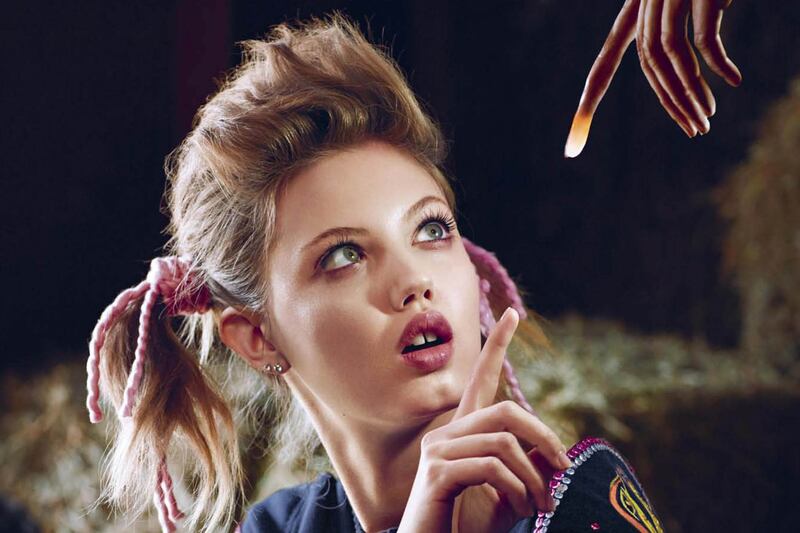 articles/2014/02/11/cr-fashion-phones-home-with-e-t-inspired-fourth-issue/140211-cr-et-jones-tease_o7fxnd