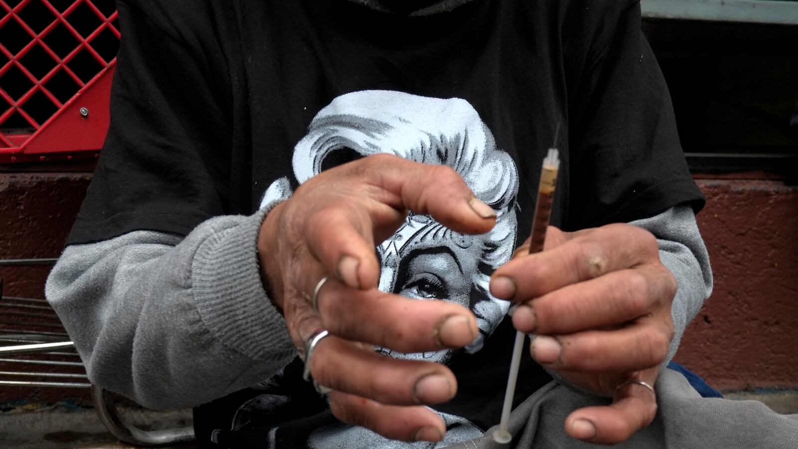 articles/2013/11/07/behind-the-krokodil-panic/131105-haglage-krokodil-tease_jb4zkz