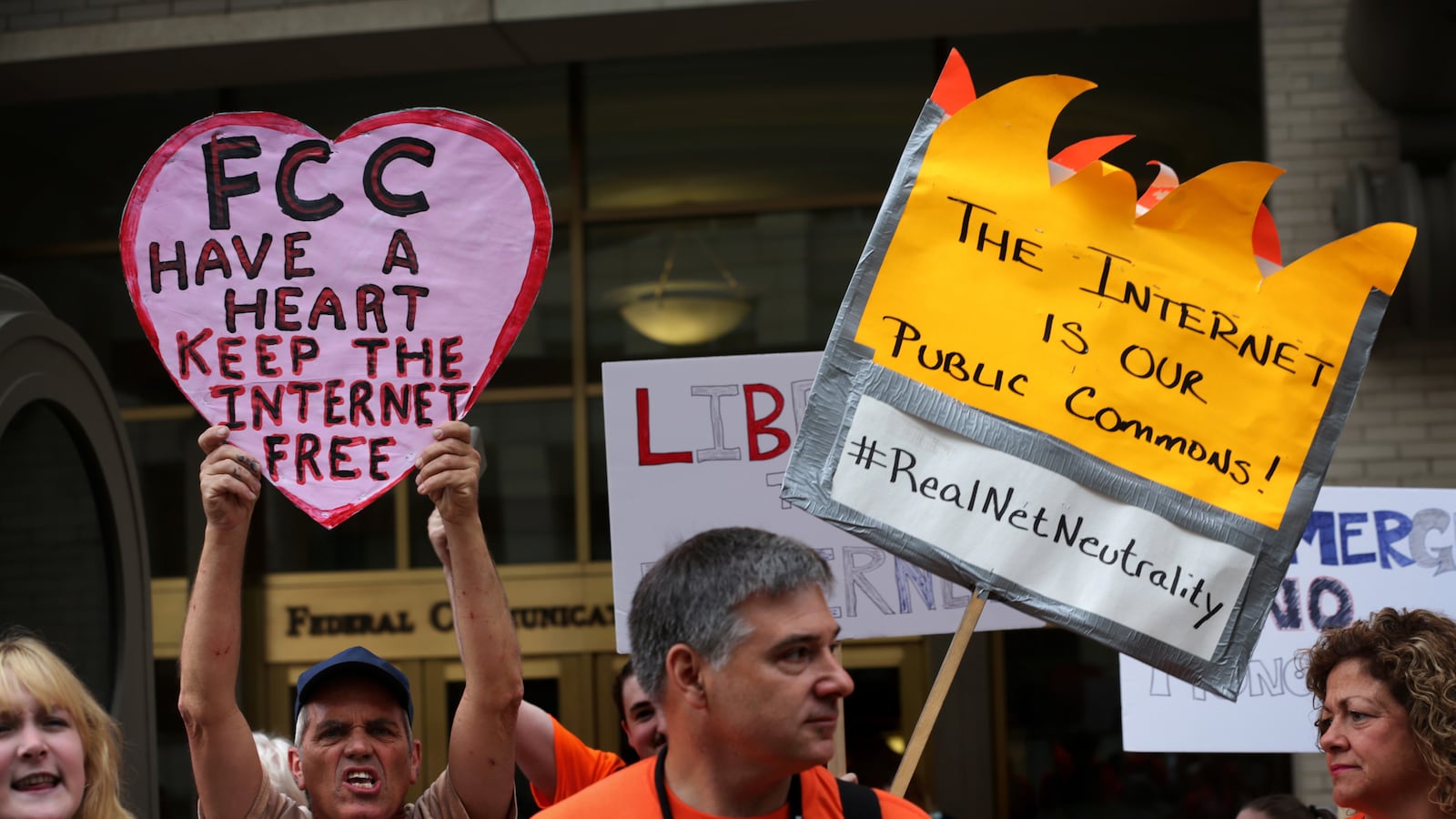 articles/2014/05/19/the-fcc-must-ignore-the-silly-net-neutrality-advocates/140715-FCC-cheat_dbdyhs