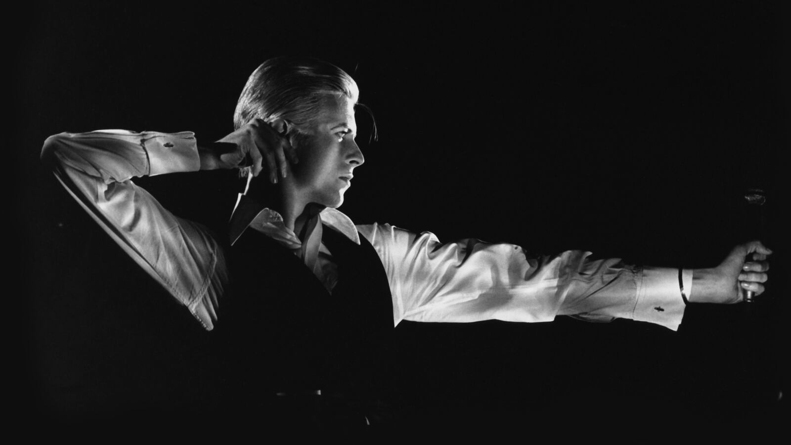 galleries/2014/09/23/david-bowie-is-explores-the-career-of-the-musical-legend-photos/140922-david-bowie14_q4ltfp