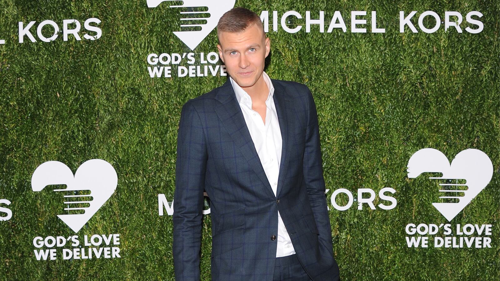 190330-kristaps-nypd-rape-allegation-cheat_jffzez