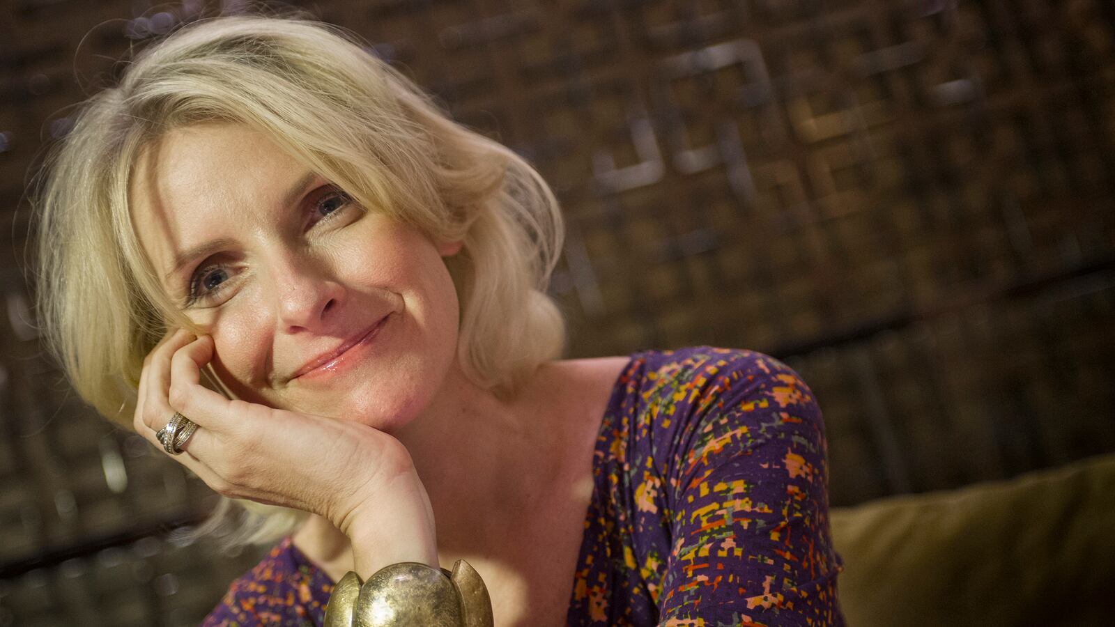 articles/2013/10/02/elizabeth-gilbert-how-i-write/130930-charney-how-write-gilbert-tease-embed_xpk52l