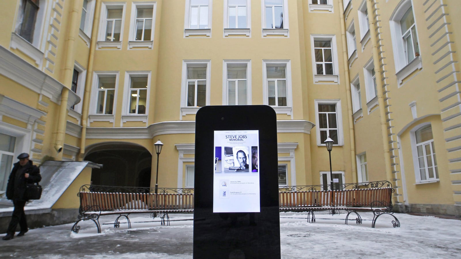 cheats/2014/11/03/russian-iphone-sculpture-taken-down/141103-iphone-cheat_k3c271