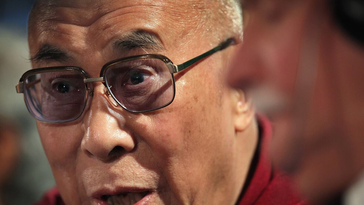 cheats/2012/05/13/dalai-lama-fears-shark-attack/dalai-lama-afraid-of-sharks-cheat_ikdxig