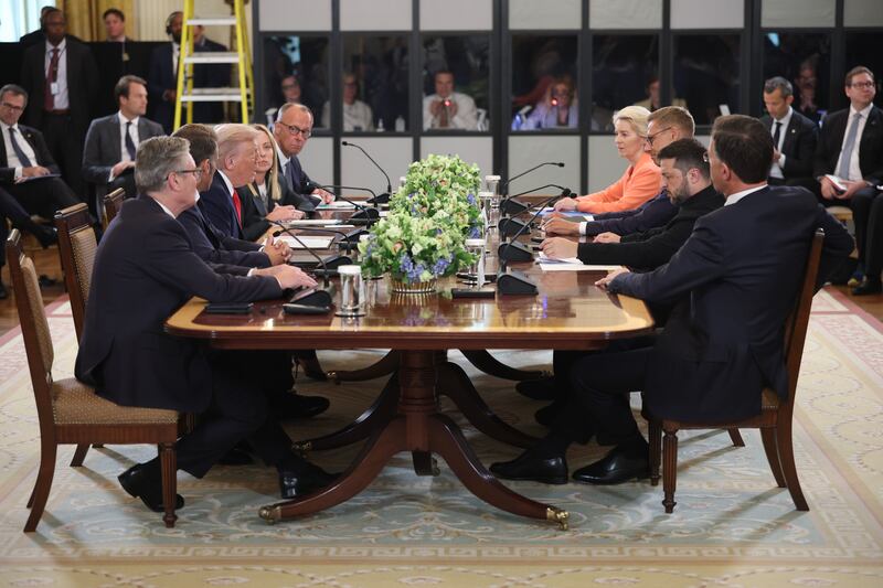 WASHINGTON, DC - AUGUST 18:  U.S. President Donald Trump hosts a meeting with Ukrainian President Volodymyr Zelensky, European Commission President Ursula von der Leyen, NATO Secretary-General Mark Rutte, and other European leaders at the White House on August 18, 2025 in Washington, DC. President Trump hosted President Zelensky at the White House for a bilateral meeting and an expanded meeting with European leaders to discuss a peace deal between Russia and Ukraine.  (Photo by Win McNamee/Getty Images)