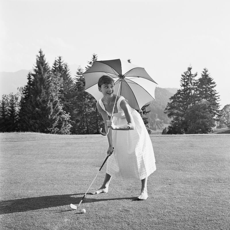 galleries/2013/08/11/old-school-golfing-with-the-stars-photos/celebs-golf-audrey-hepburn_daeeec