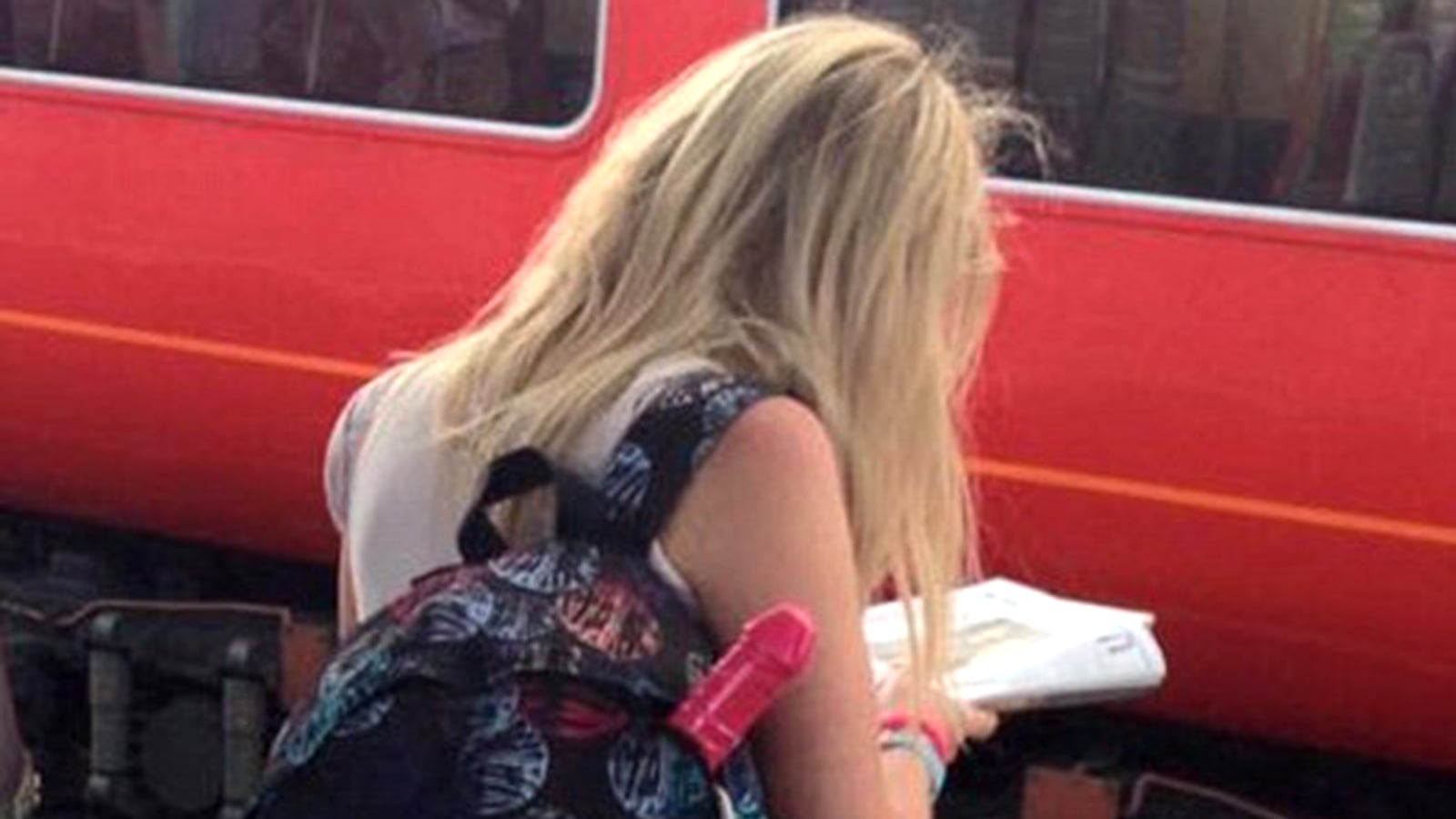 articles/2015/10/12/university-of-texas-students-prepare-new-fight-against-guns-with-dildos/151011-briquelet-protest-dildos-tease_zhyi7y