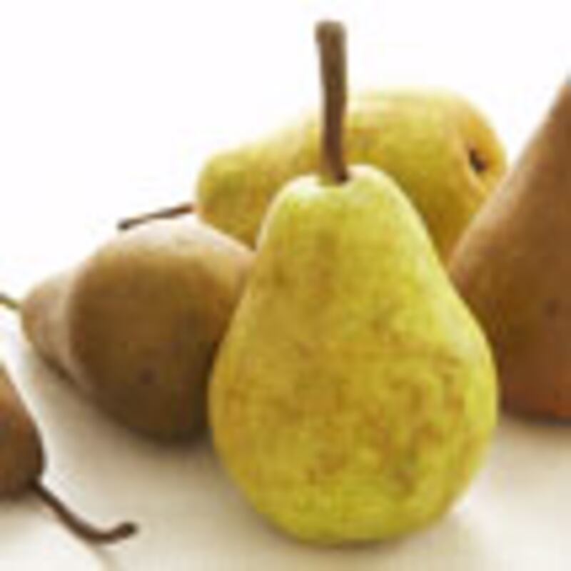 articles/2009/09/29/what-to-eat-14/what-to-eat---spinach-pear-and-shaved-parmesan-salad_u2dbb1