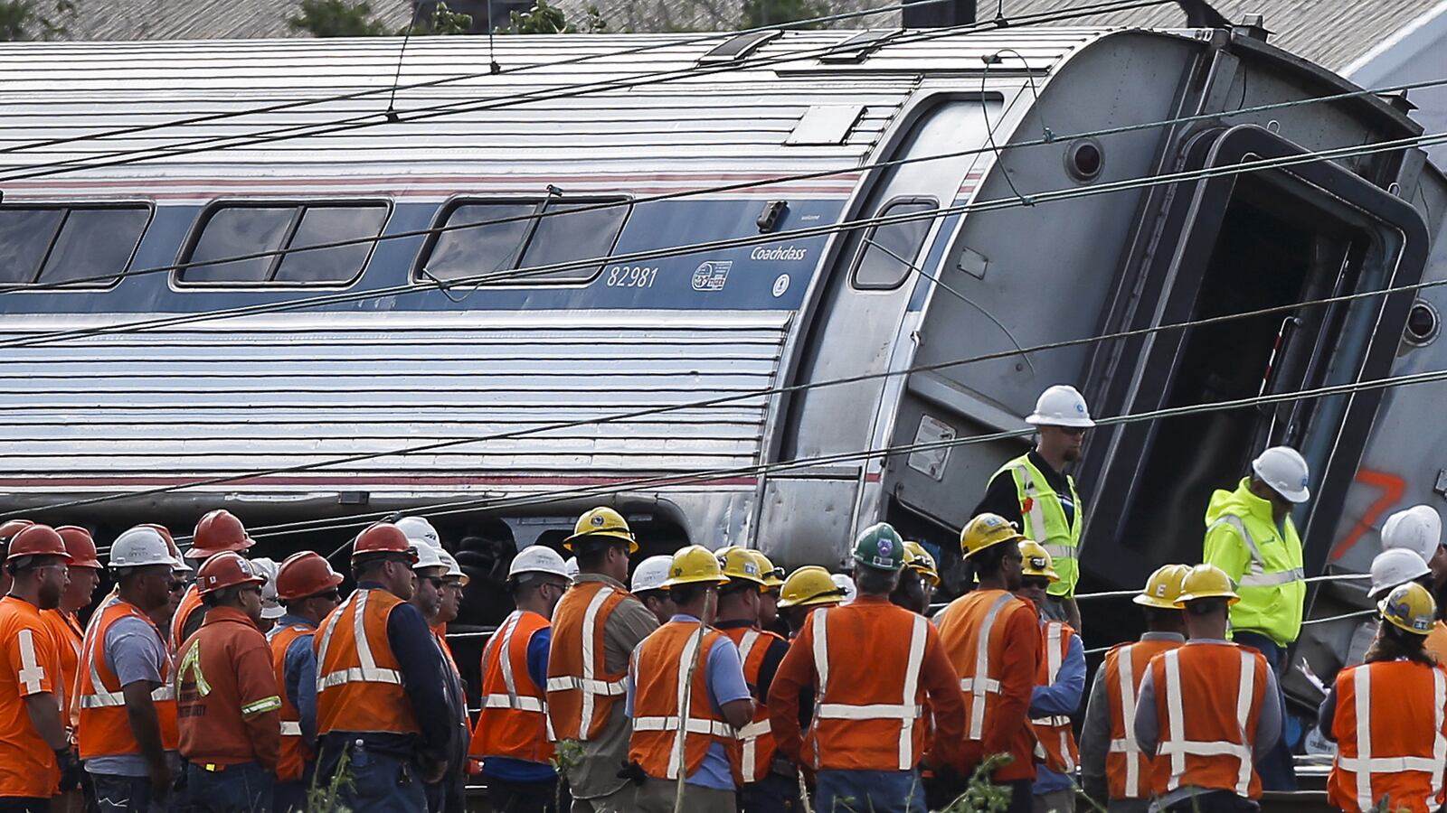 cheats/2015/05/13/tech-could-have-stopped-derailed-train/150513-amtrack-cheat2_piq8w0