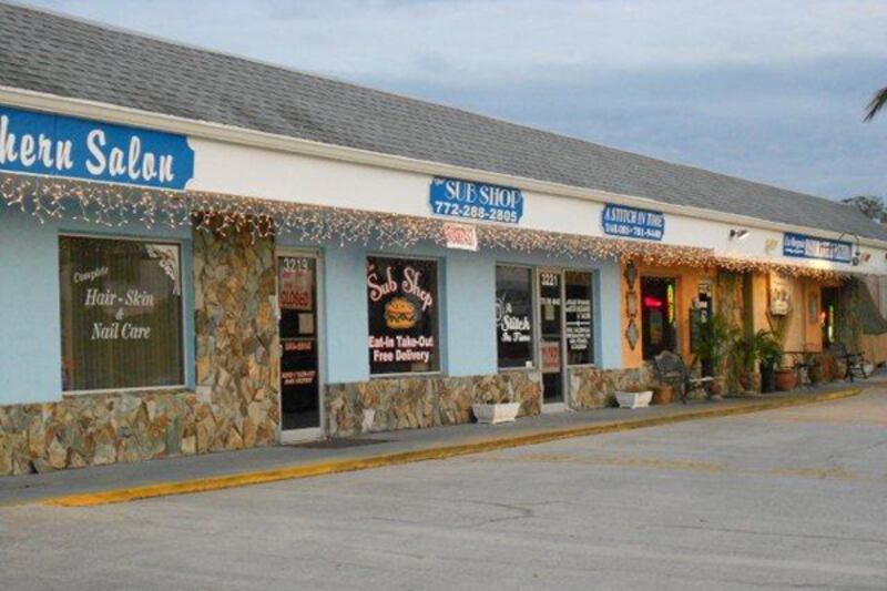 galleries/2012/01/19/casey-anthony-s-palm-city-hideout/casey-anthony-strip-mall_n4geqn