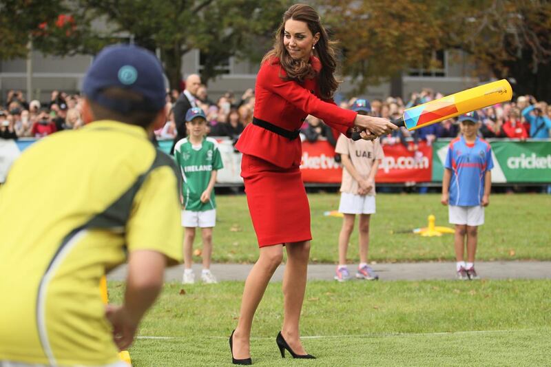 articles/2014/04/14/not-pregnant-kate-plays-cricket-with-william/kate-cricket_kzufwc