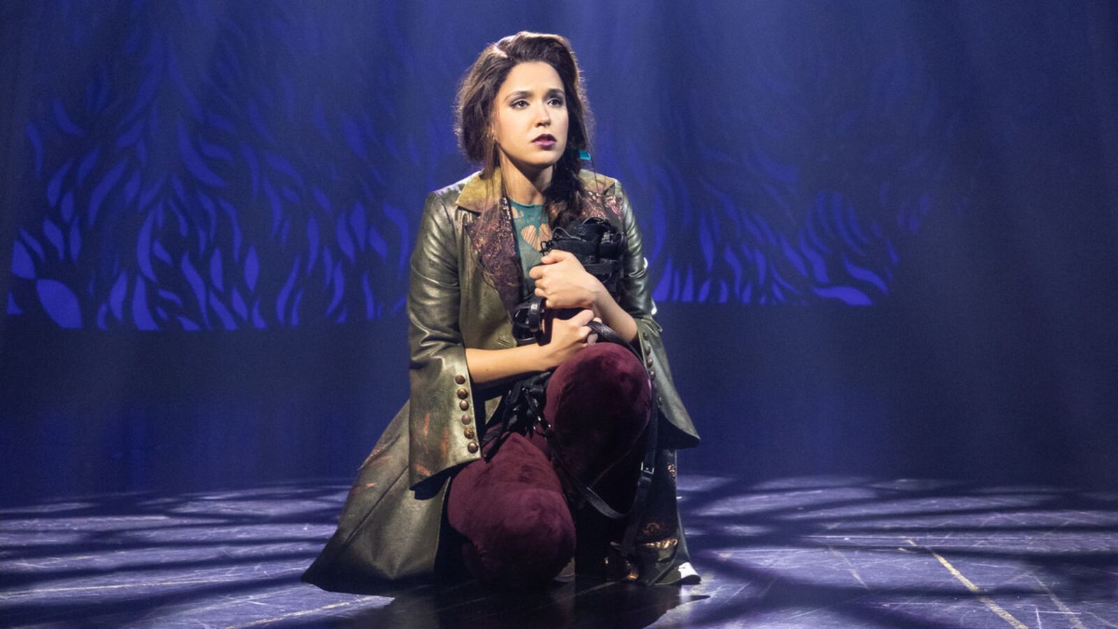 032423-teeman-badcinderella-1_m8vc9z