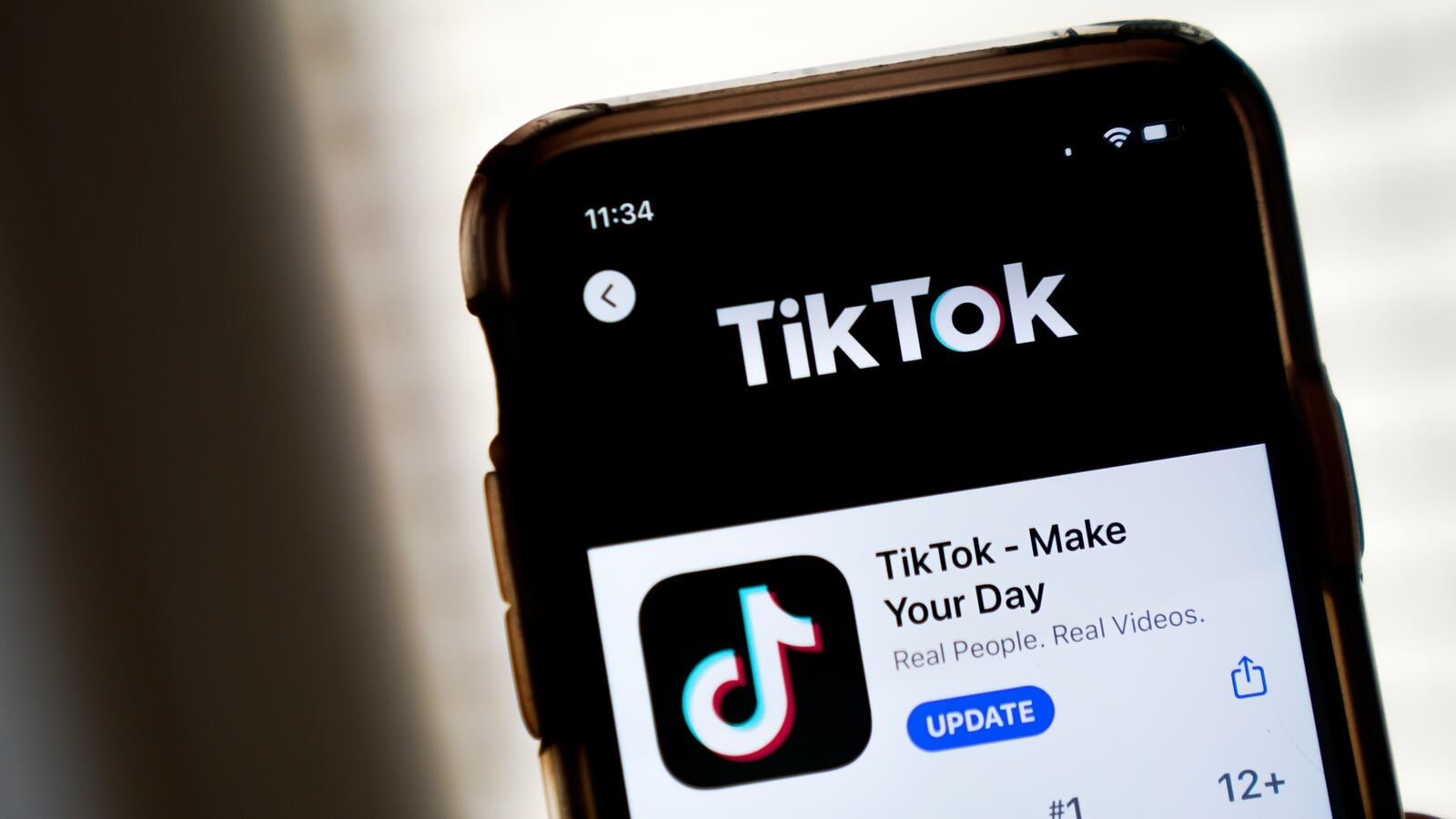 The download page for the TikTok app