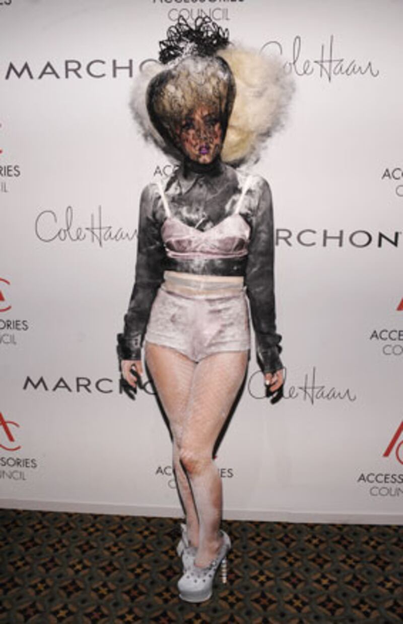 galleries/2009/11/03/star-style/red-carpet---gaga_p7jpzt