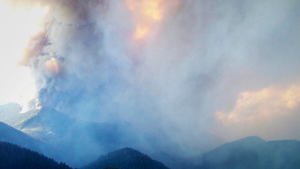 cheats/2012/05/27/new-mexico-wildfire-grows/smoke-gila-fire-cheat_dmefwv