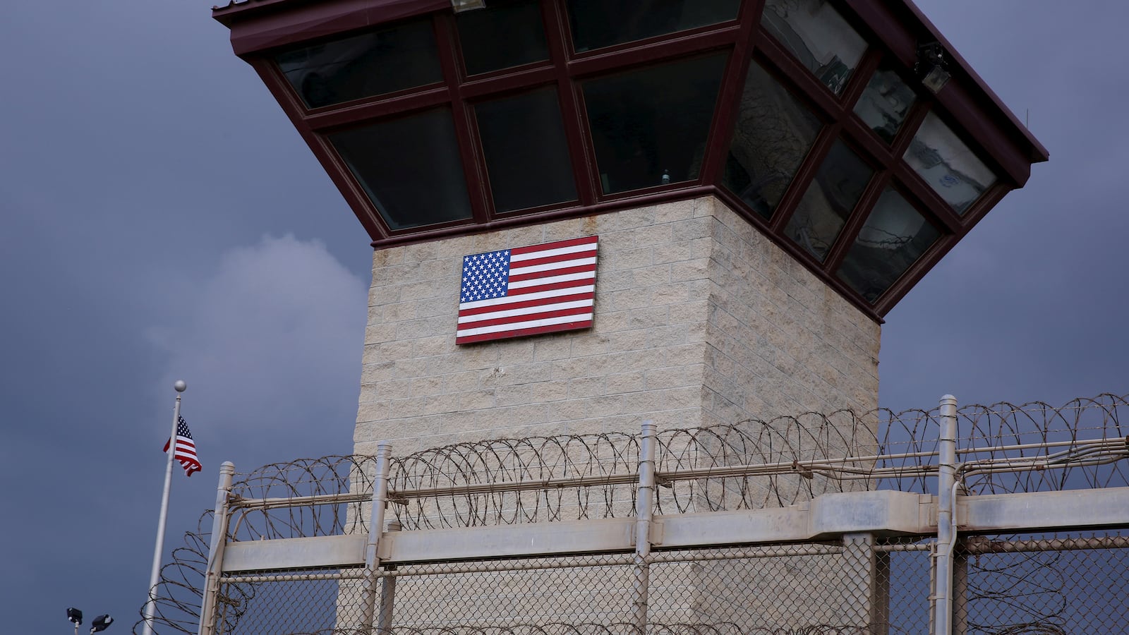 cheats/2016/06/13/obama-won-t-use-exec-order-to-shut-gitmo/160613-guantanamo-cheat_cyv8bf
