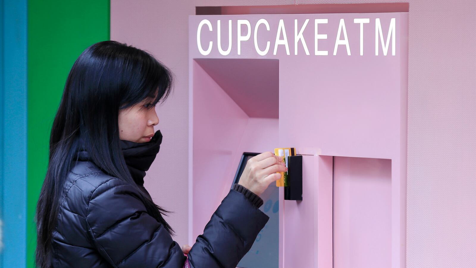 galleries/2014/03/29/cupcake-atm-food-at-your-fingertips-photos/140328-sprinkles-gallery-tease_jqfwny