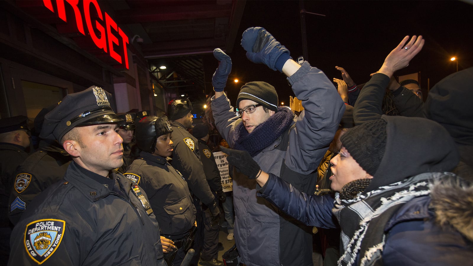 articles/2014/12/22/any-outrage-out-there-for-ramos-and-liu-protestors/141221-barnicle-respect-cops-tease_kevyxz