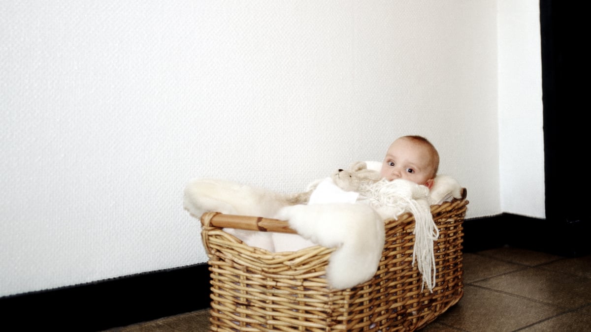 articles/2012/07/11/europe-s-growing-crisis-of-abandoned-babies/nadeau-austerity-orphans_i0hujb