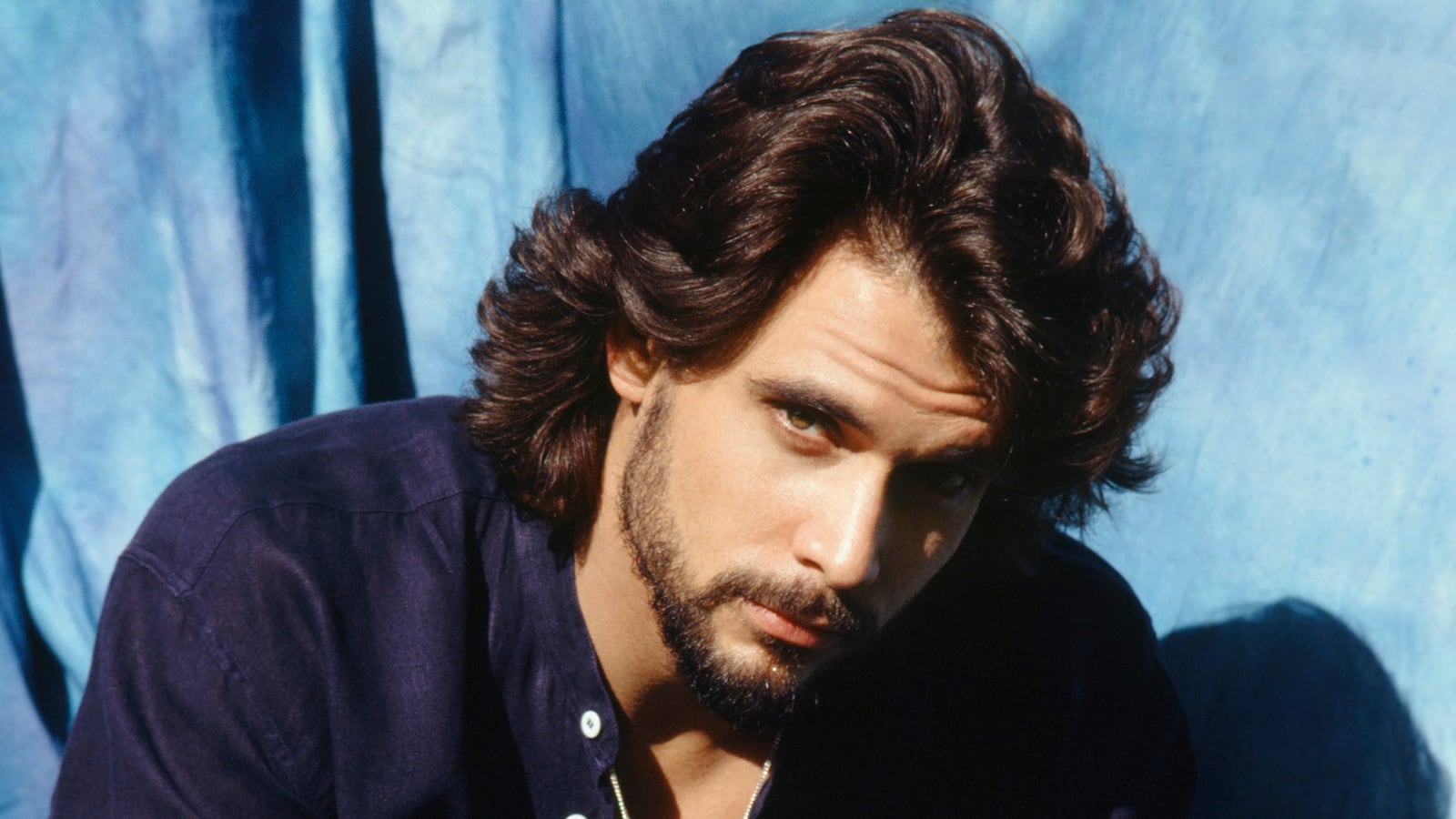 Robert Kelker-Kelly as Bo Brady.