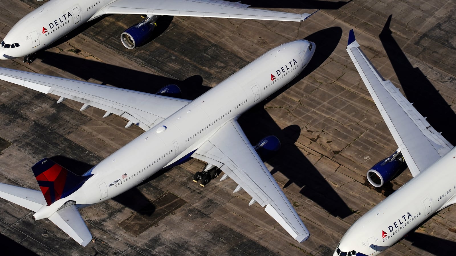 2021-01-11T000000Z_2079996698_RC2C5L99RXOQ_RTRMADP_3_DELTA-AIR-RESULTS_hhuzei