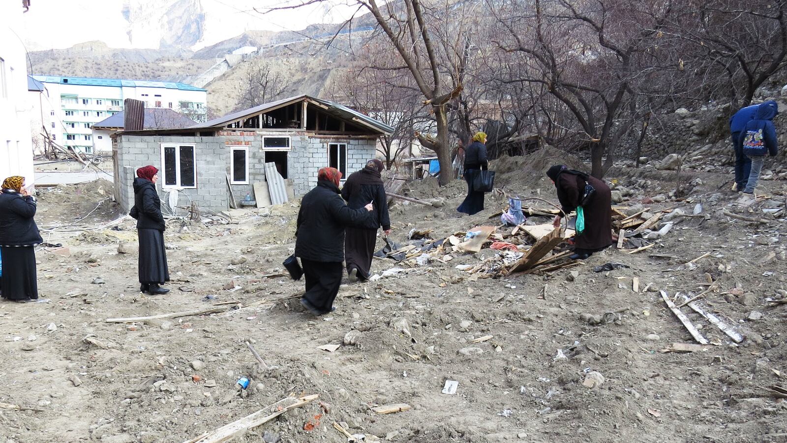 articles/2015/01/25/are-russia-s-troops-vandalizing-korans-in-dagestan/150124-nemtsova-scener-daghestan-tease_pypaz9