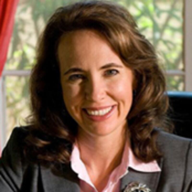 articles/2010/10/07/gabrielle-giffords-staging-fight-of-her-life-in-arizona/sarlin-oracle-gifford_132159_fqogty