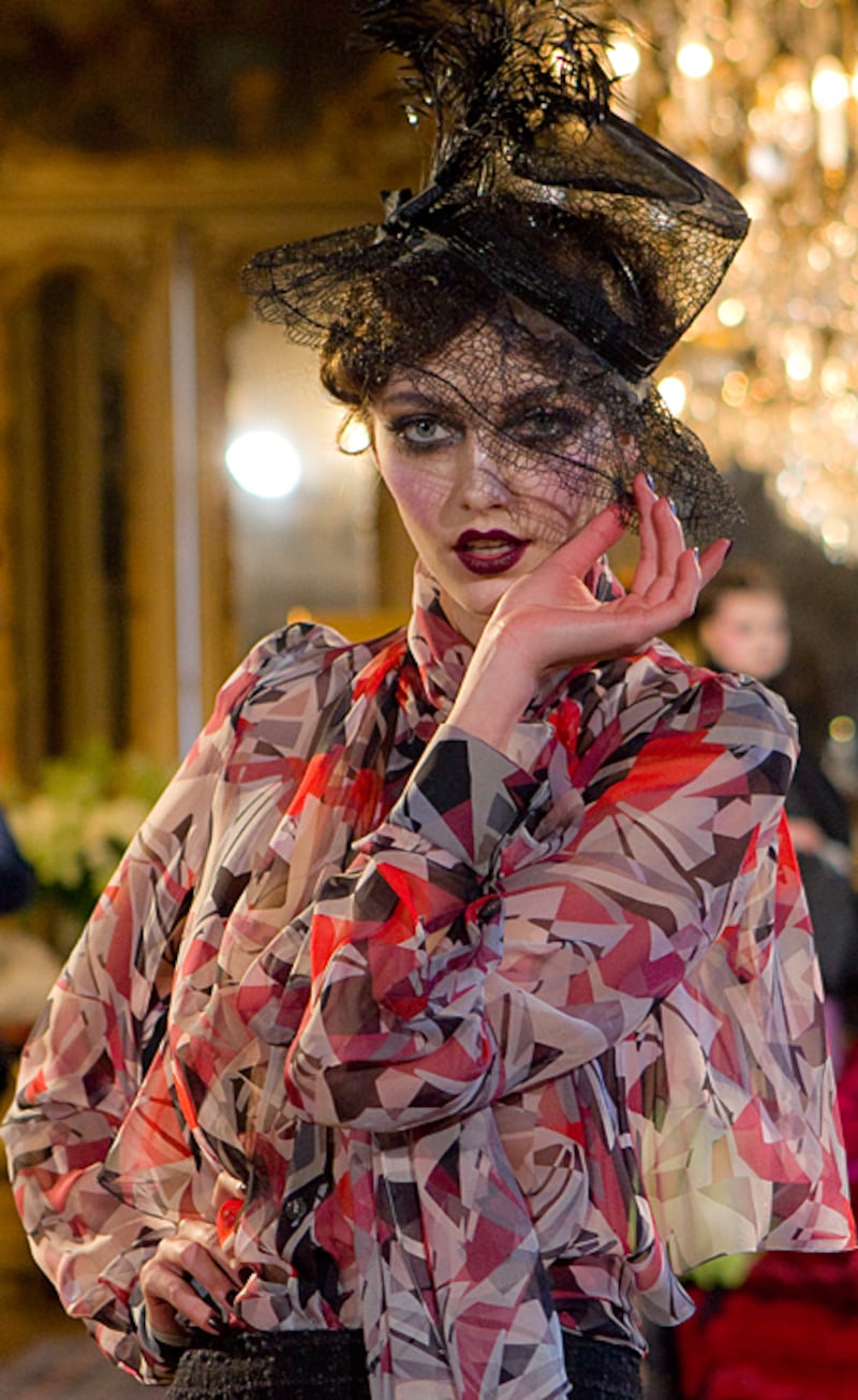 galleries/2011/03/06/john-galliano-collection-in-paris/galliano-paris-8_xsvgw0