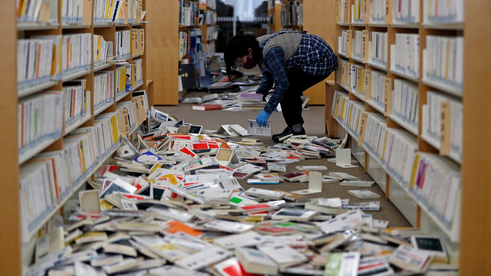 2021-02-14T013410Z_1859674987_RC21SL9JW2P4_RTRMADP_3_JAPAN-QUAKE_cqeq8f