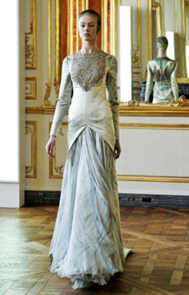 galleries/2010/03/09/alexander-mcqueen-s-last-collection/murphy-mcqueen-paris---1_u4aoco