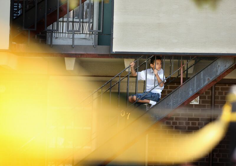 galleries/2012/07/20/aurora-colorado-dark-knight-shooting-photos/update-gal-co-shooting-16_lelqga