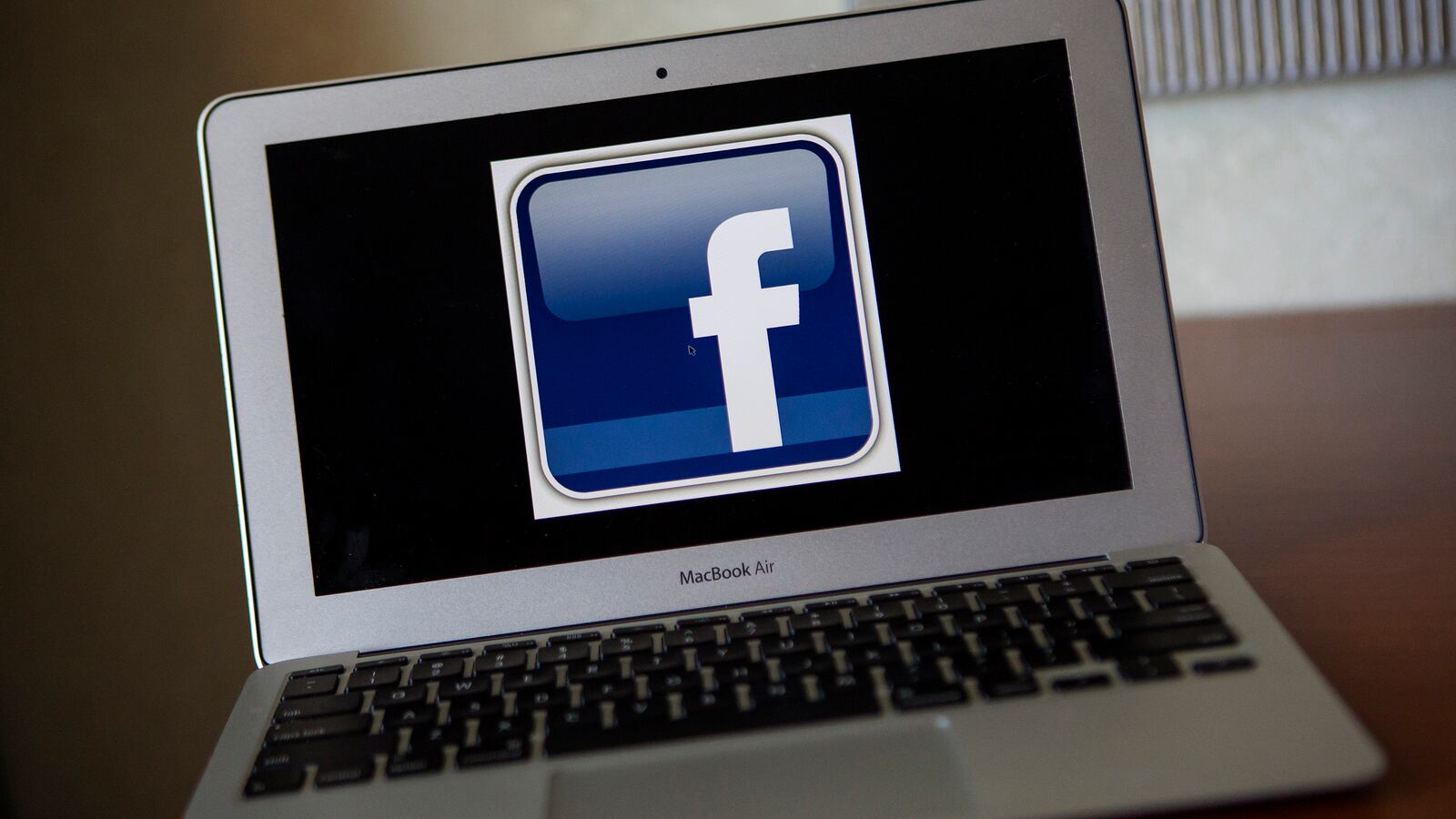 cheats/2014/01/17/facebook-takes-a-page-from-twitter/140117-facebook-cheat_pozegx