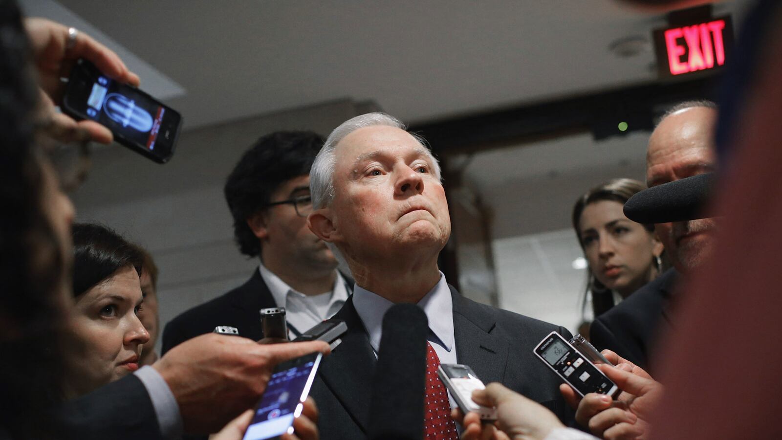 articles/2017/01/06/the-seven-tough-questions-the-democrats-must-ask-jeff-sessions/170105-pitner-sessions-tough-questions-tease_odegwi