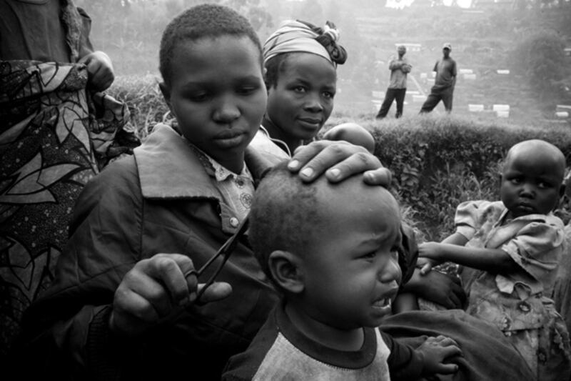 galleries/2009/10/07/in-the-congo-pregnant-and-displaced/elliot---12_q6ftol