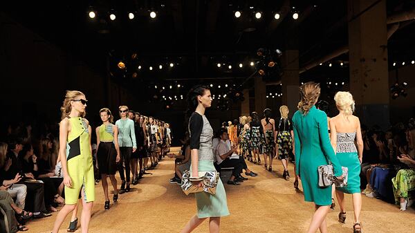 articles/2011/10/09/celine-proenza-schouler-louis-vuitton-normal-sized-bags-for-spring-2012/handbags-sidell-teaser_mpyxfu