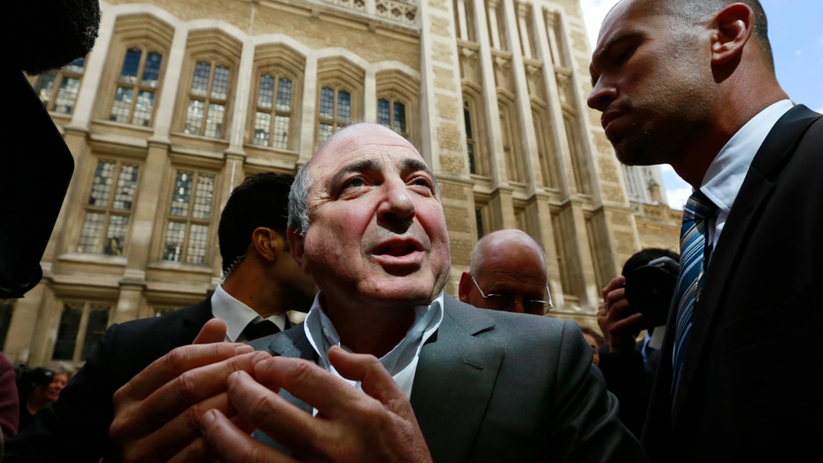 articles/2012/08/31/tycoon-beats-tycoon-boris-berezovsky-loses-to-roman-abramovich/pomeranzev-berezovsky-loses-trial-embed-tease_nwttxq