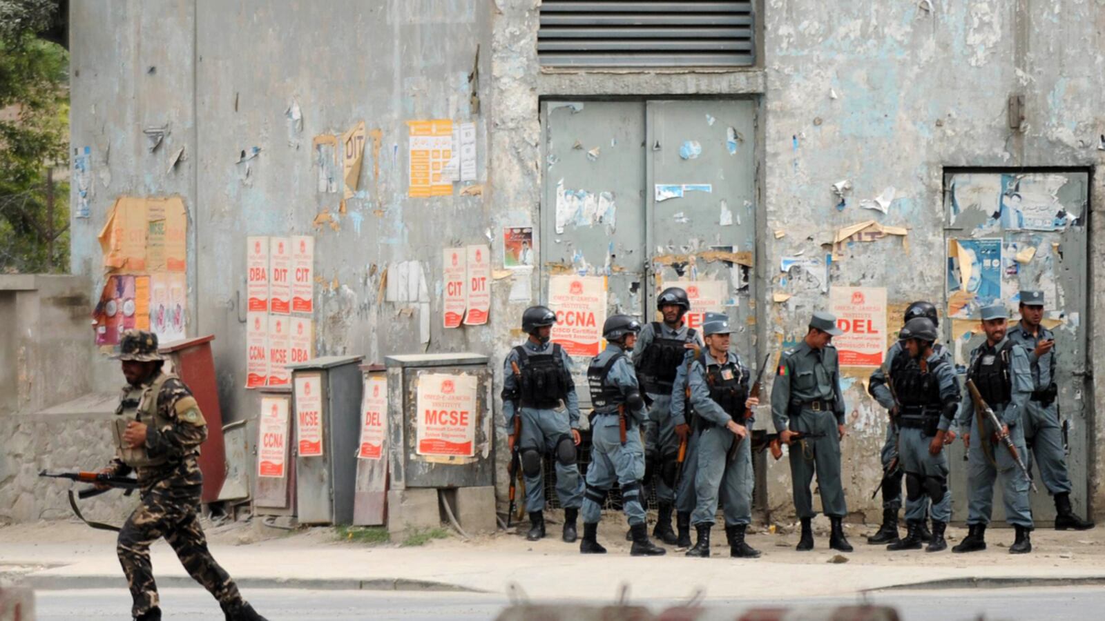 cheats/2011/09/13/taliban-attacks-u-s-embassy-in-kabul/kabul-standoff_xc29mc