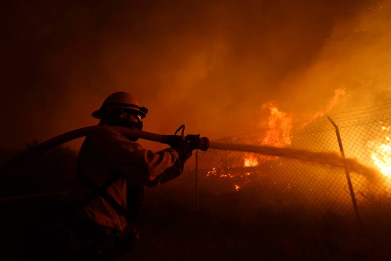 galleries/2013/05/03/inferno-rages-in-southern-california-photos/calif-fire-10_htlprj