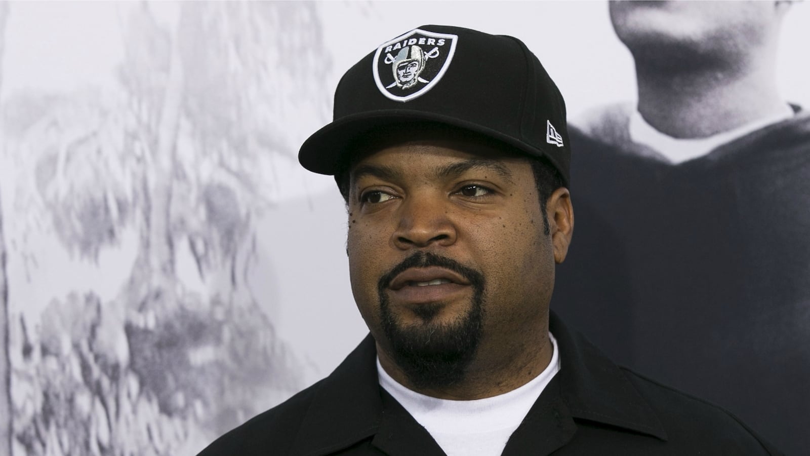 articles/2016/01/22/straight-outta-compton-s-ice-cube-oscar-boycott-talk-is-getting-ridiculous/150122-wilstein-ice-cube-tease_skl74k