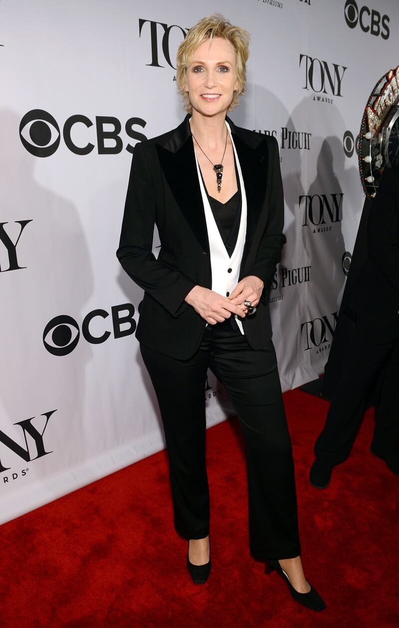 galleries/2013/06/09/tony-awards-red-carpet-2013-neil-patrick-harris-more-photos/130609-tonys-lynch_yxpdaj