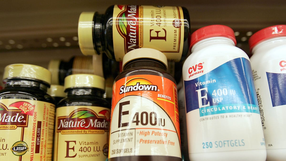 articles/2011/10/11/vitamins-and-supplements-could-cause-cancer-according-to-study/vitamin-e-begley_f1ggl0