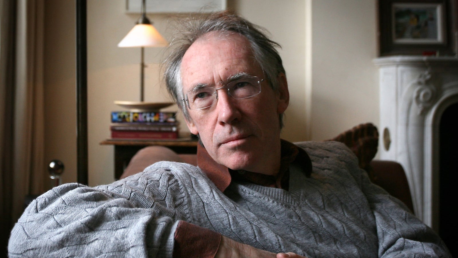 articles/2014/09/11/ian-mcewan-s-new-novel-keeps-life-at-arm-s-length/140910-romeo-Ian-McEwan-tease_u1zabp