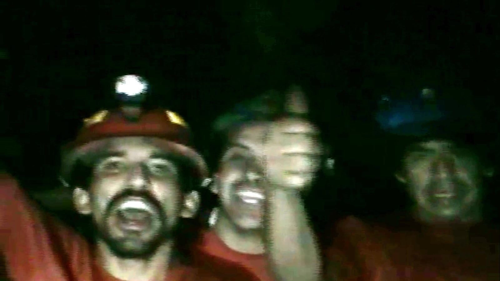 cheats/2011/08/04/chilean-miners-live-in-poverty/chilean-miners-poverty-cheat_wmqzwv