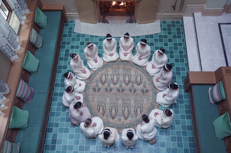 In the halls of Aunt Lydia's premarital preparatory academy, the finest in Gilead, Agnes is assigned to mentor a new Pearl Girl, and a fragile alliance begins.