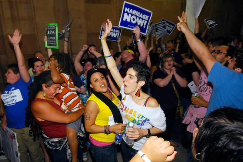 galleries/2011/06/25/new-york-approves-gay-marriage/gay-marriage-approved-new-york-8_heqwaj