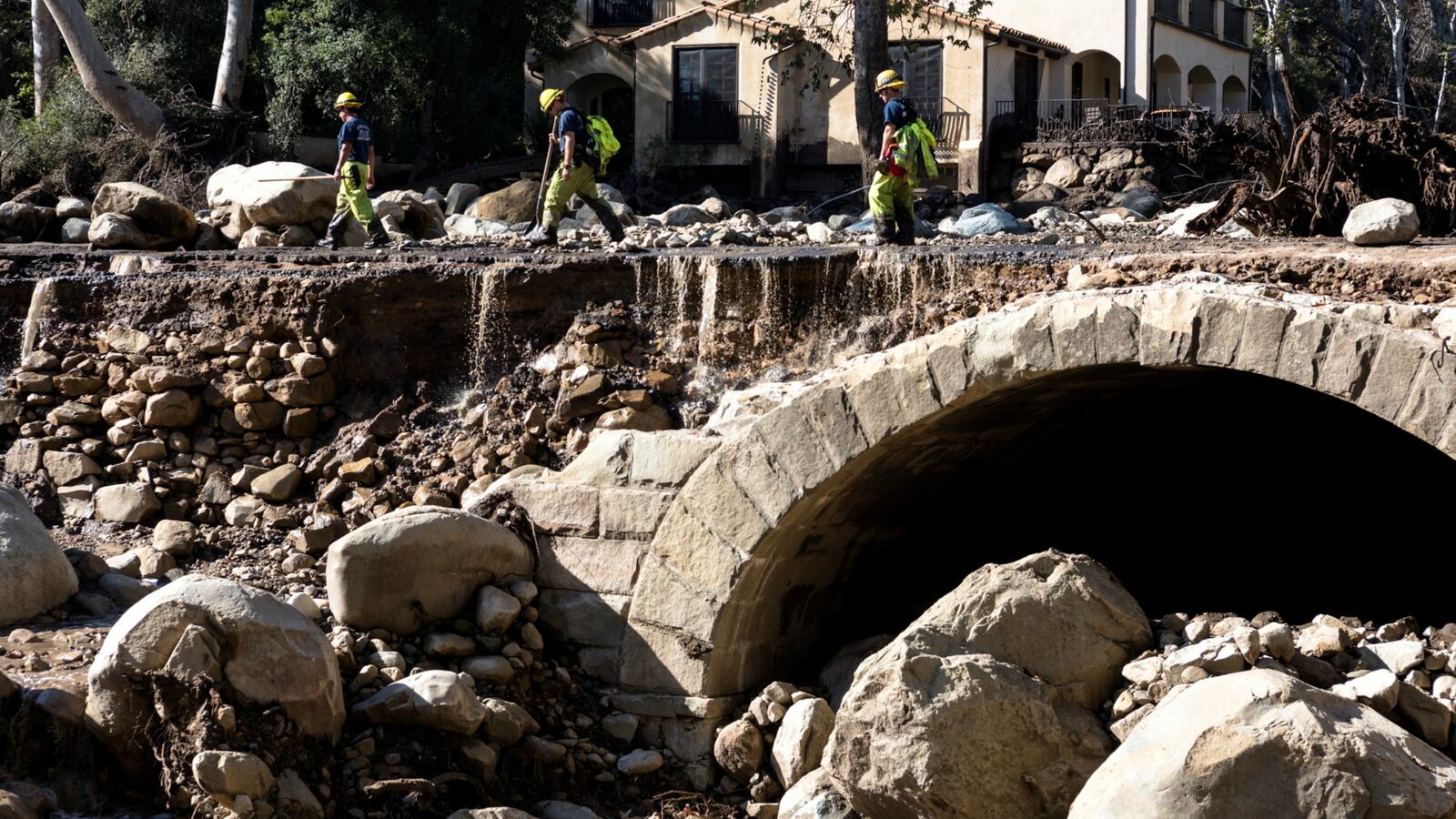 Kenneth_SongSanta_Barbara_News-Press_via_REUTERS_wuwled