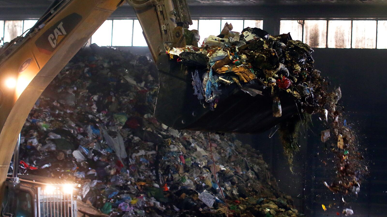 cheats/2015/08/13/humans-have-used-up-2015-resources/150813-landfill-cheat_ndnxru